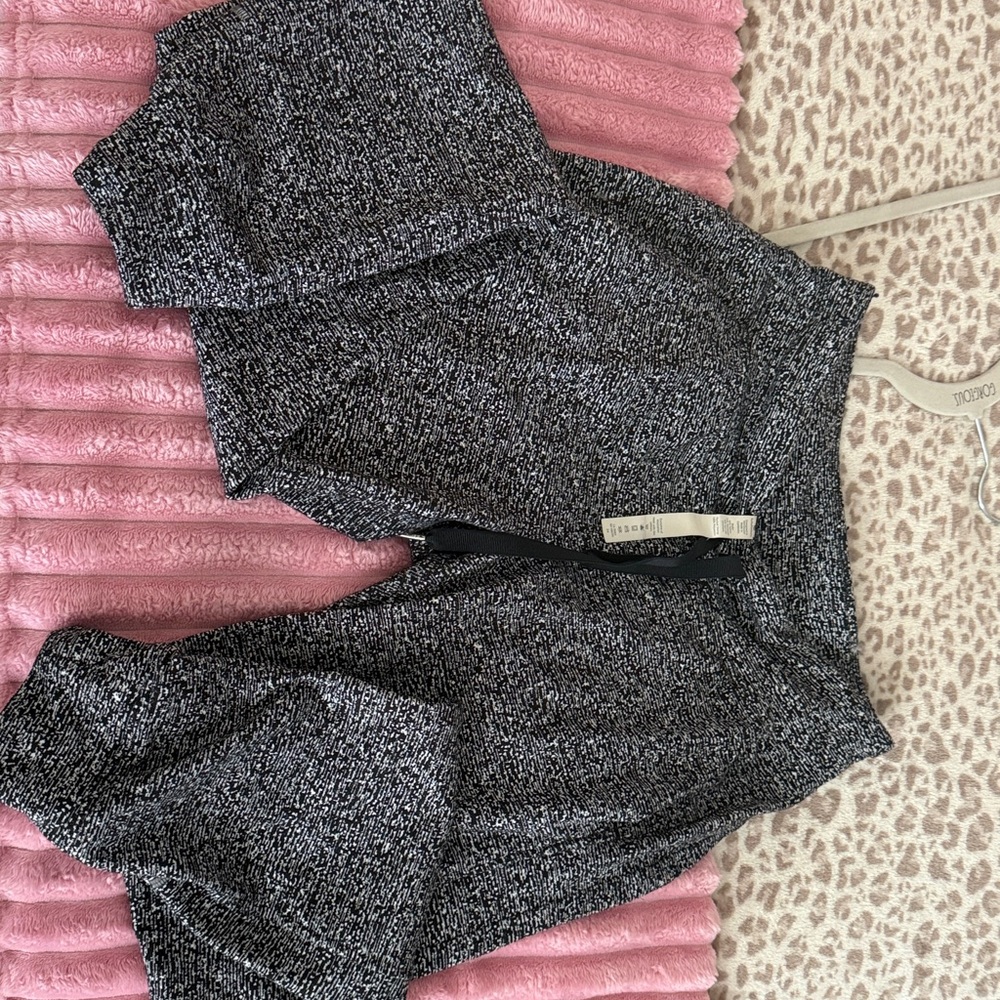 Lululemon - Picture 4 of 5